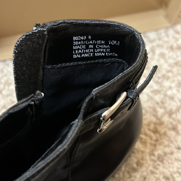 White Mountain Leather Upper Square Toe Heeled Ankle Booties - Size 10 - Picture 9 of 10